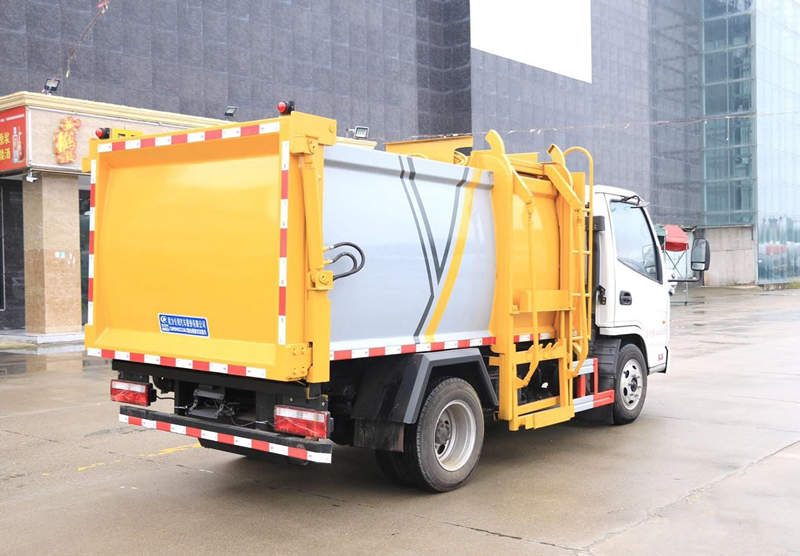 凱馬5方側(cè)掛壓縮垃圾車