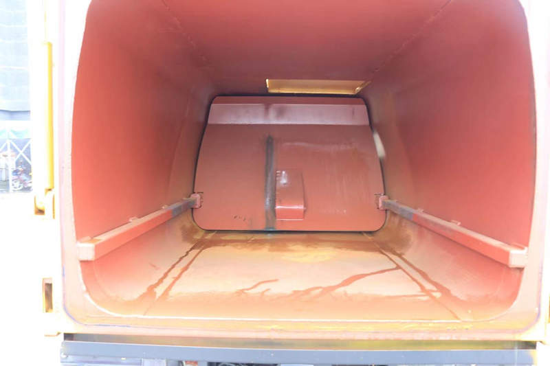 凱馬5方側(cè)掛壓縮垃圾車