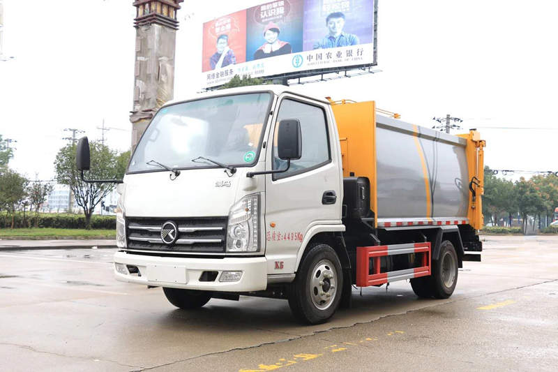 凱馬5方側(cè)掛壓縮垃圾車