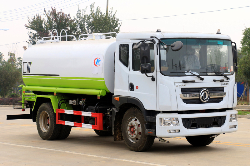 東風(fēng)D9 12噸/14噸灑水車