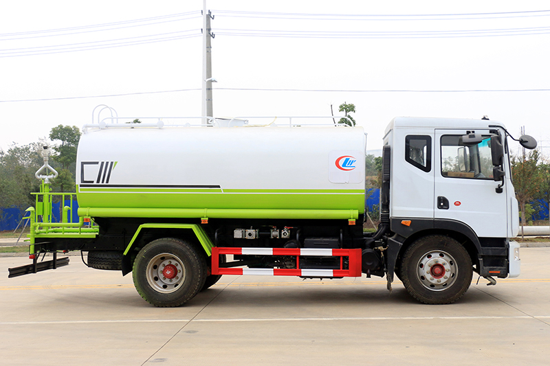 東風(fēng)D9 12噸/14噸灑水車