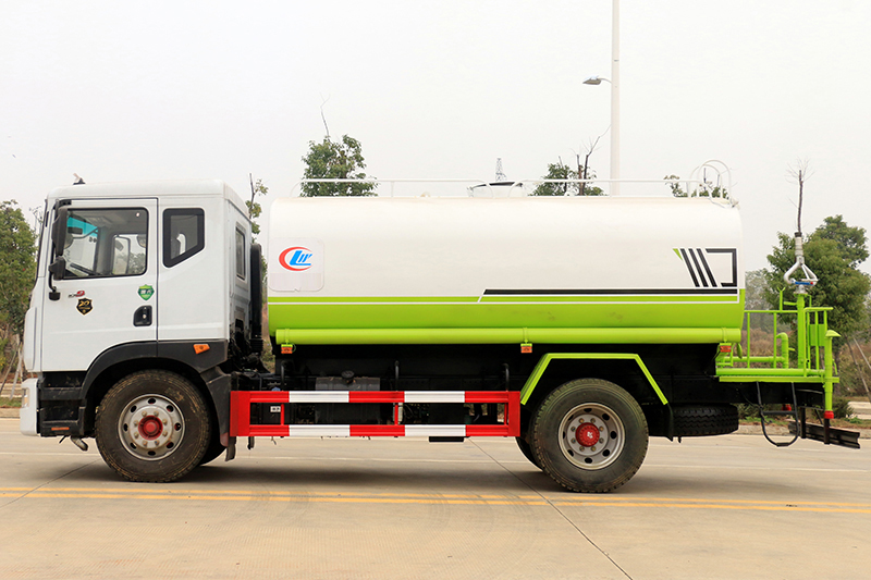 東風(fēng)D9 12噸/14噸灑水車