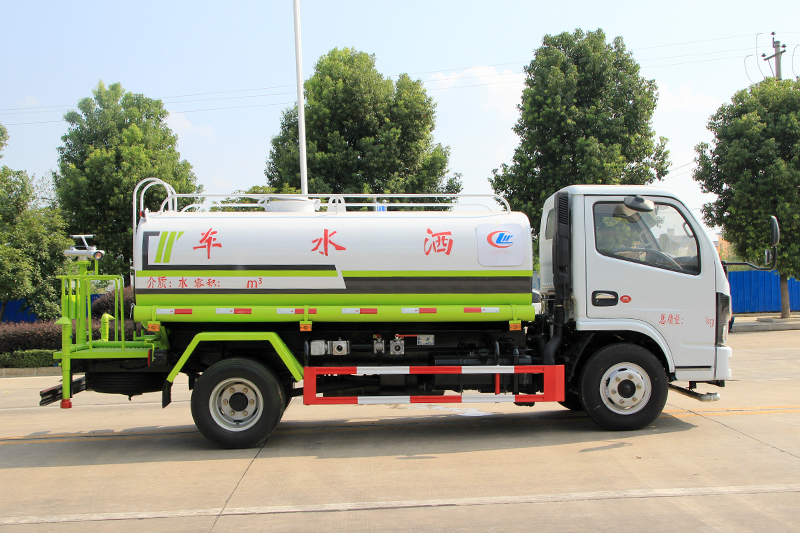 東風(fēng)小多利卡 5噸 灑水車