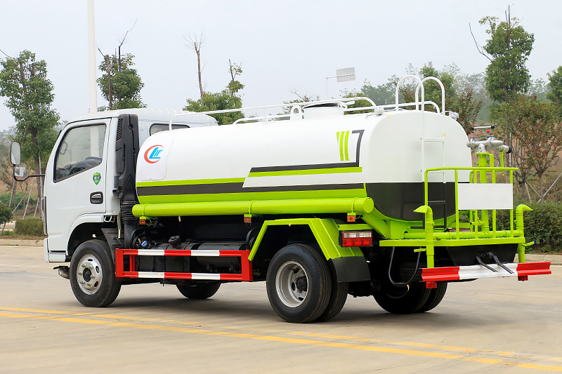 東風(fēng)小福瑞卡 5噸 灑水車
