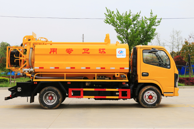 國(guó)六東風(fēng)小多利卡 5方 清洗吸污車