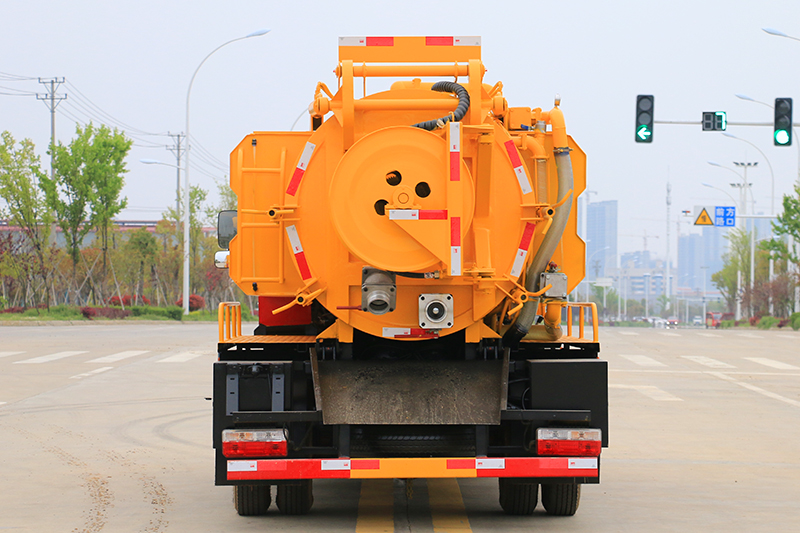 國(guó)六東風(fēng)小多利卡 5方 清洗吸污車