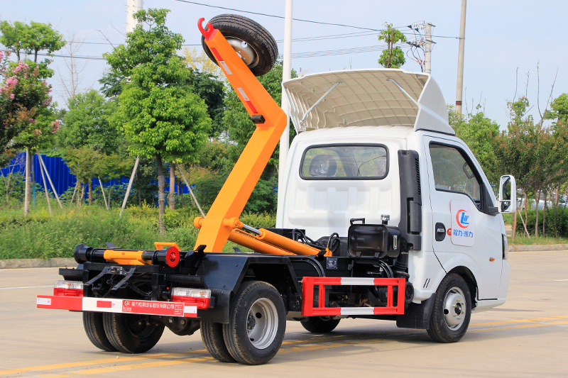 國六東風途逸 藍牌 2-3方 勾臂垃圾車?