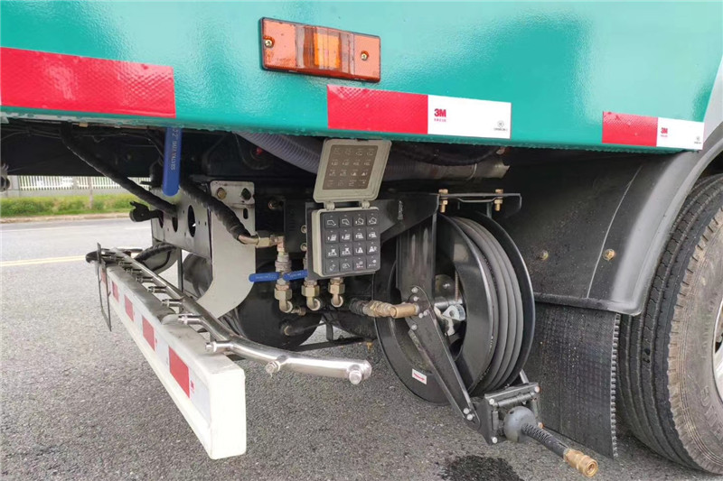 國(guó)六小多利卡5噸(3.5水/2.5塵）洗掃車