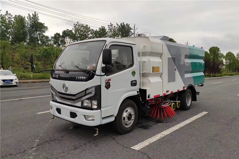 國(guó)六小多利卡5噸(3.5水/2.5塵）洗掃車