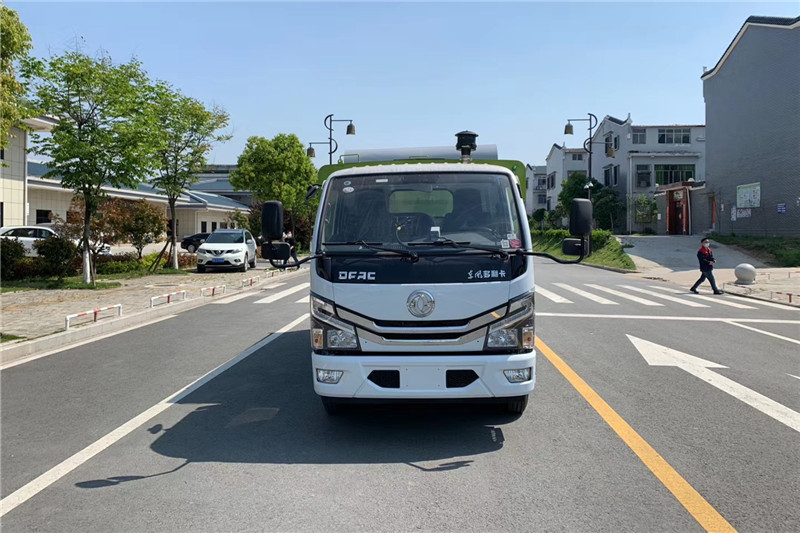國(guó)六小多利卡5噸（1水/4塵）吸塵車