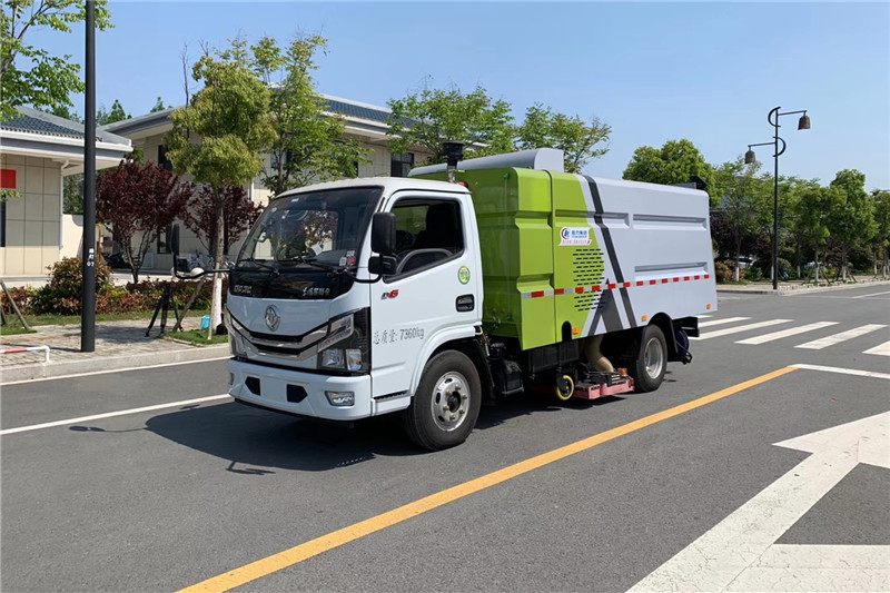 國(guó)六小多利卡5噸（1水/4塵）吸塵車