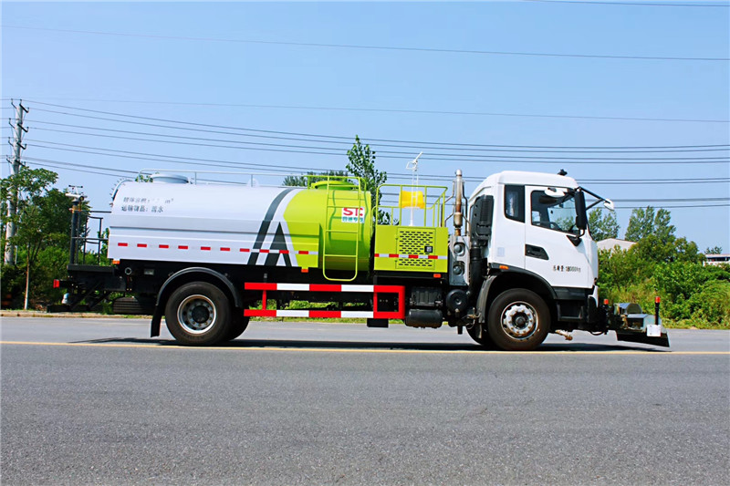 國(guó)六東風(fēng)天錦9方路面清洗車