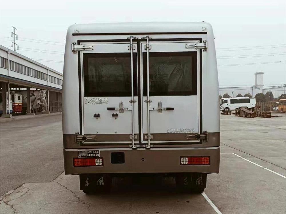 東風(fēng)17人運(yùn)兵車