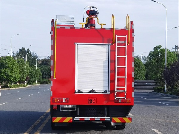 豪沃18噸四驅(qū)越野消防車