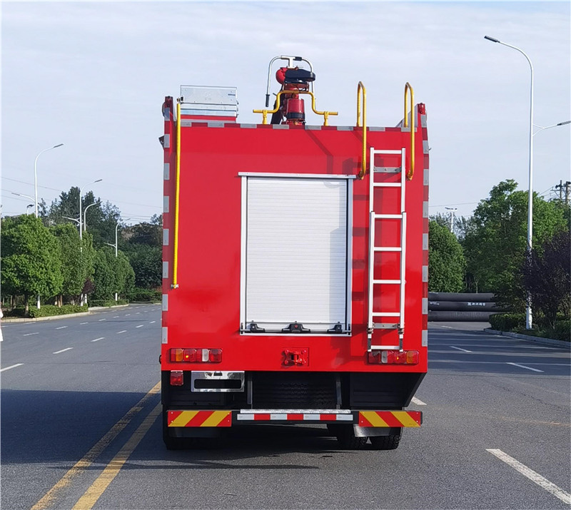 豪沃18噸六驅(qū)越野泡沫消防車
