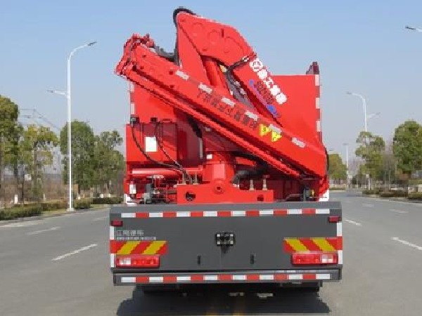 上汽紅巖搶險(xiǎn)救援消防車