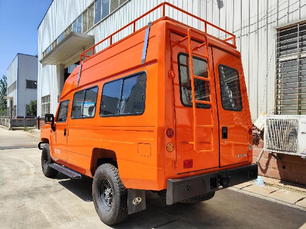 勇士四驅(qū)越野運(yùn)兵車