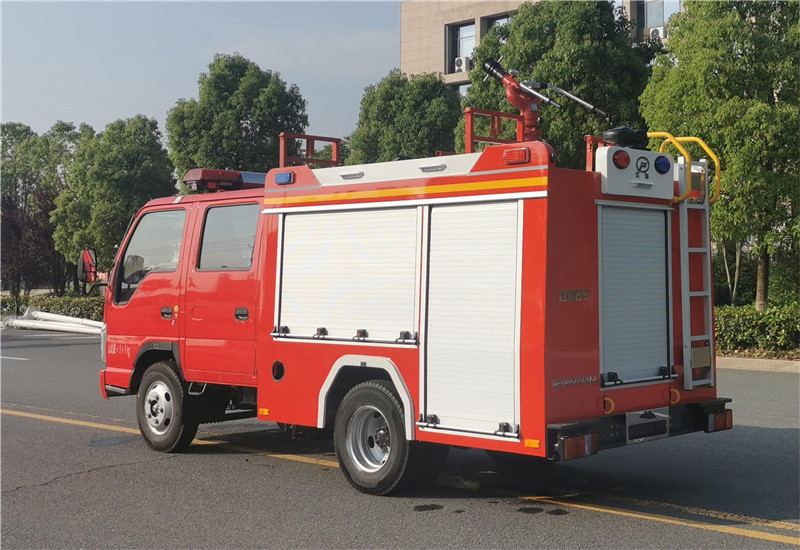 藍(lán)牌五十鈴1.5噸水罐消防車