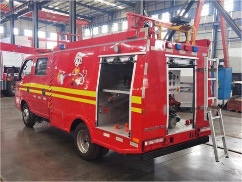 東風(fēng)雙排1噸藍(lán)牌水罐消防車(chē)