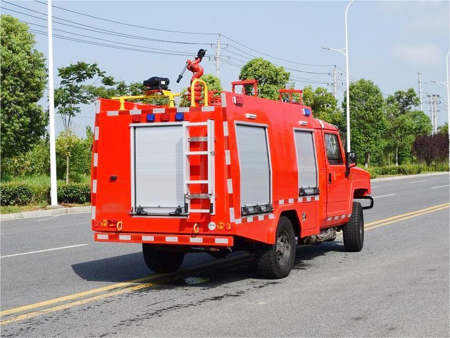 四驅(qū)勇士1噸水罐消防車