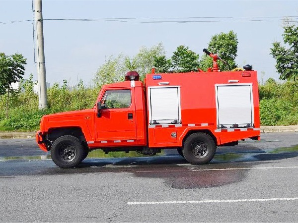 藍(lán)牌勇士四驅(qū)越野消防車