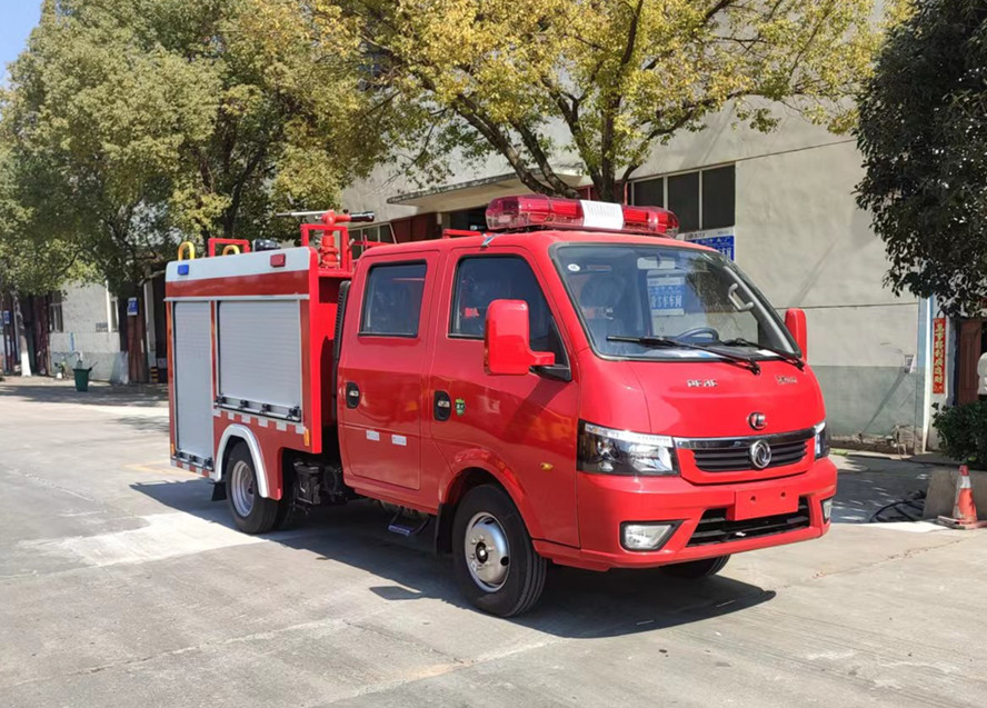 東風(fēng)途逸雙排水罐消防車(chē)