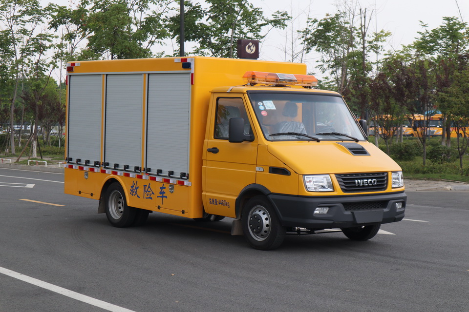 依維柯排澇救險(xiǎn)車