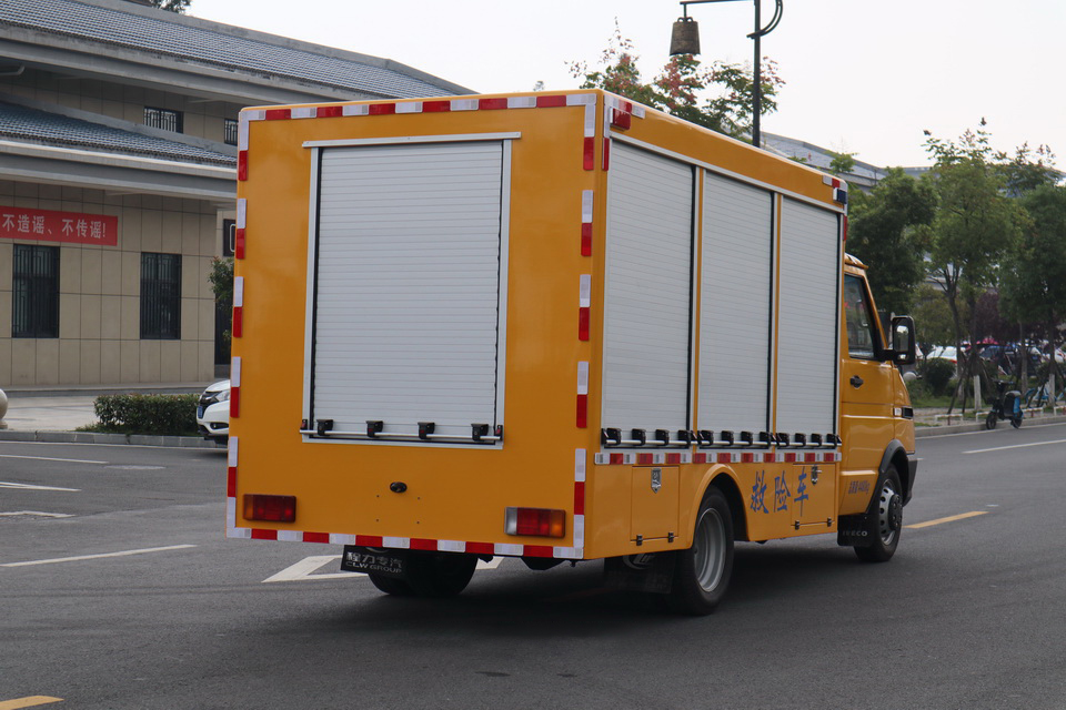 依維柯排澇救險(xiǎn)車(chē)