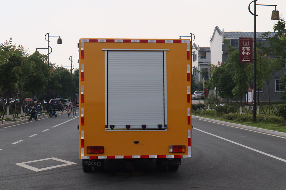 依維柯排澇救險(xiǎn)車(chē)
