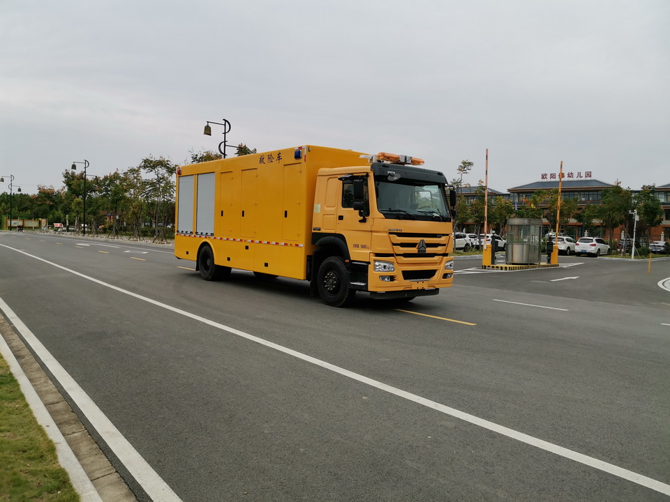 豪沃排澇救險(xiǎn)車