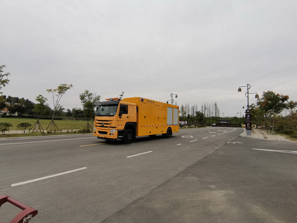 豪沃排澇救險(xiǎn)車