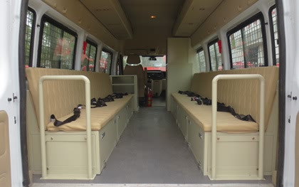 江鈴運兵車（10-12人）