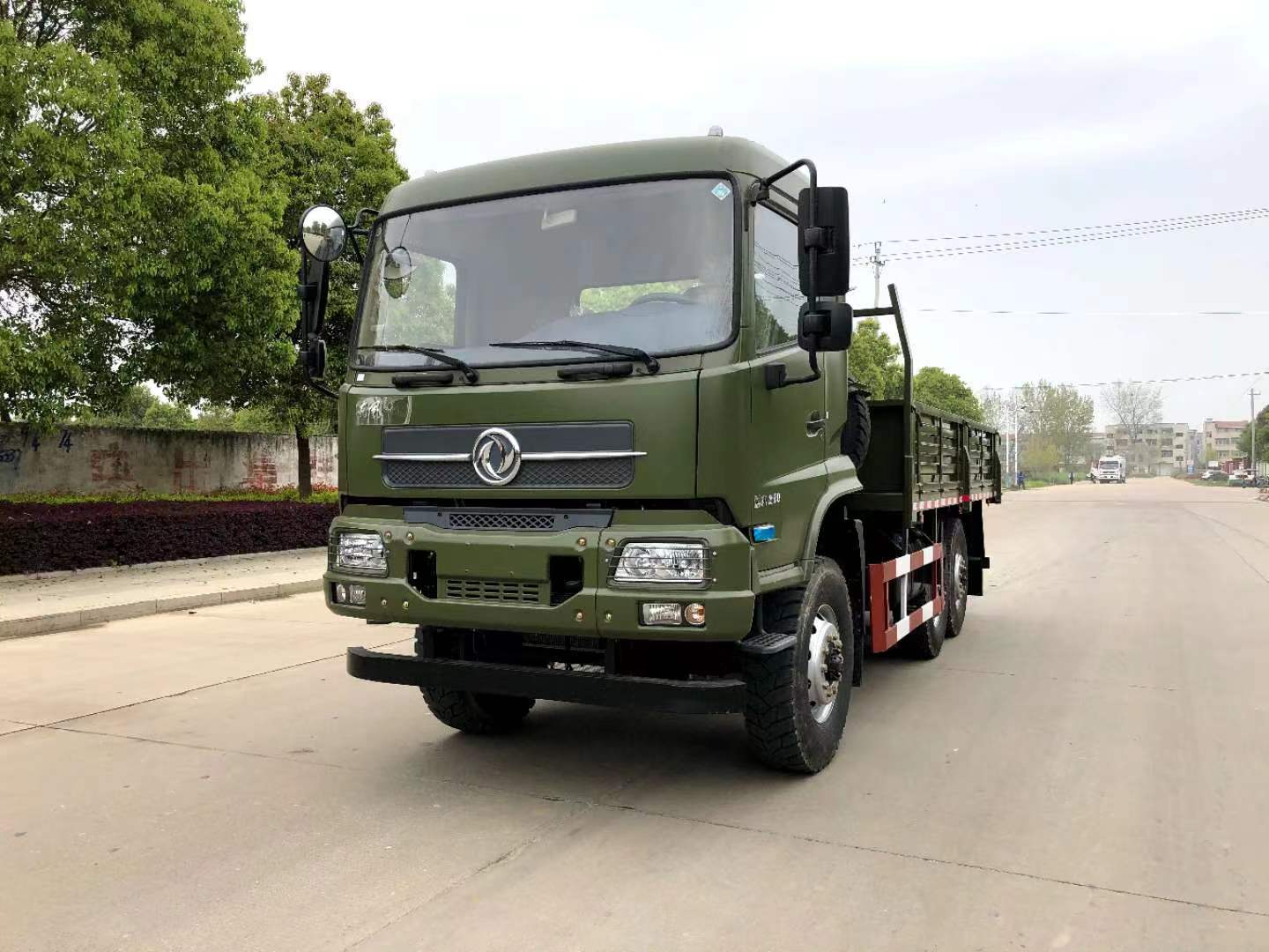 六區(qū)6*6越野載貨汽車