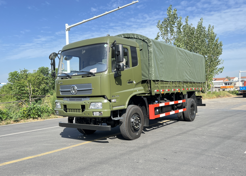 東風(fēng)4*4越野載貨汽車