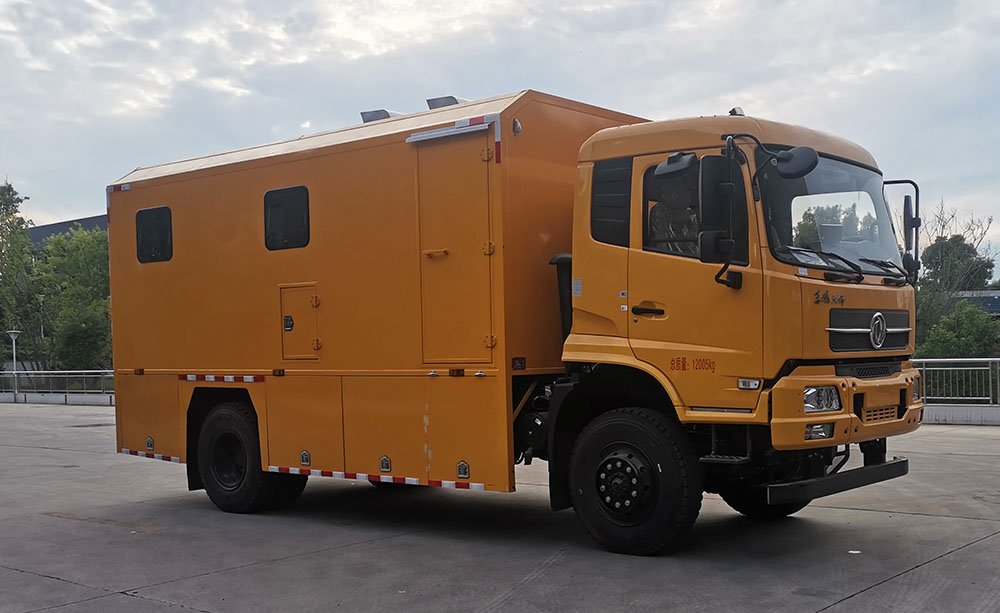 四驅(qū)野外炊事車(12 噸）