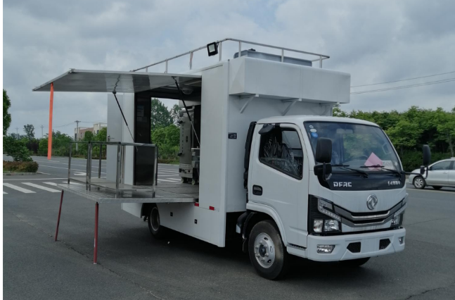 東風(fēng)小多利卡餐車