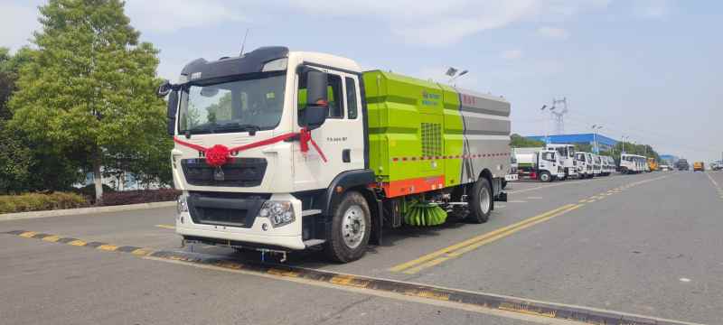 重汽豪沃洗掃車