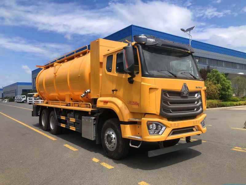 重汽豪沃24立方重載版清洗吸污車