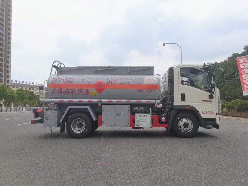 6方加油車(chē)