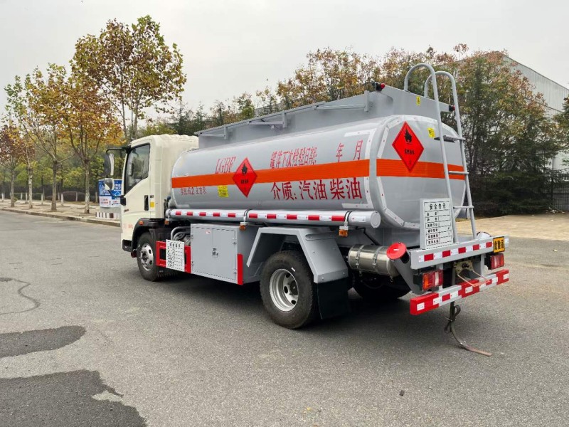 6方加油車(chē)
