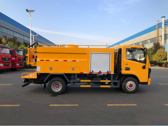 東風4.5方藍牌高壓清洗車