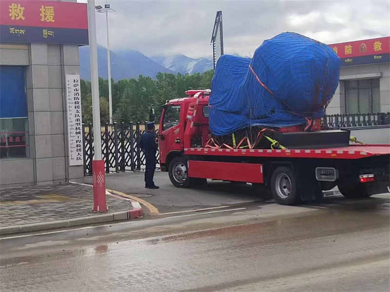東風(fēng)機器人運輸車