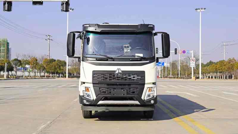 重汽豪沃V5后置吸塵車